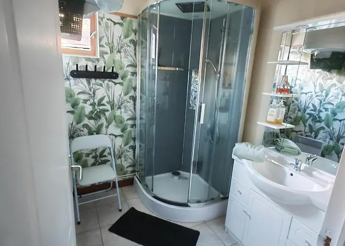 Du Lavoir, 4 Personnes Maxi